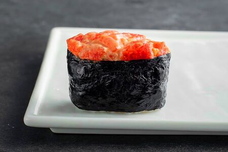 Гункан запеченный Тунец