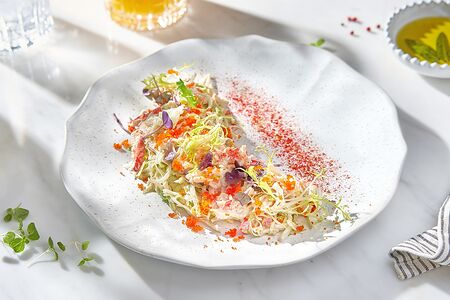 Салат с камчатским крабом и коньячным соусом