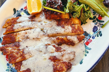 Шницель с грибным соусом