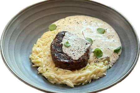 Д Филе Миньон с Орзо и муссом из Пармезана