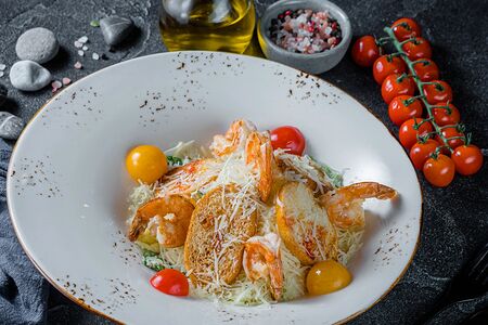 97. Теплый салат Цезарь с креветками