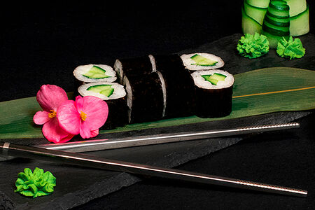 Маки с огурцом