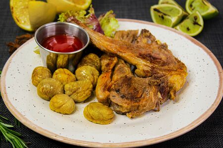 Каре ягненка гриль с каштанами