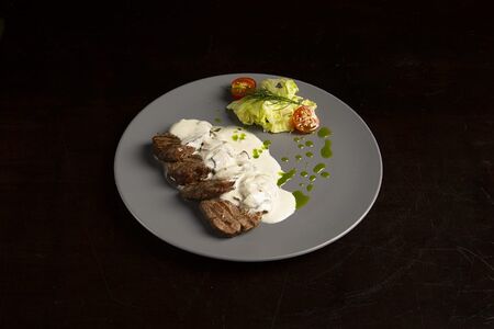 Медальоны из телятины