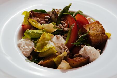 Салат с хрустящими баклажанами