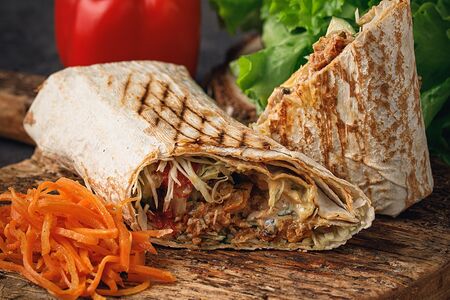 Восточная шаурма в классическом лаваше