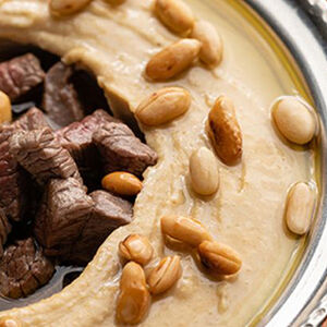 Хумус с вырезкой и арахисом