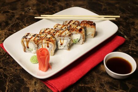 Ролл Филадельфия с угрем