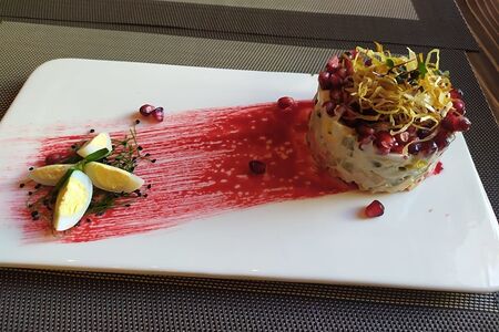 Салат Гнездо глухаря с гранатовыми зернами