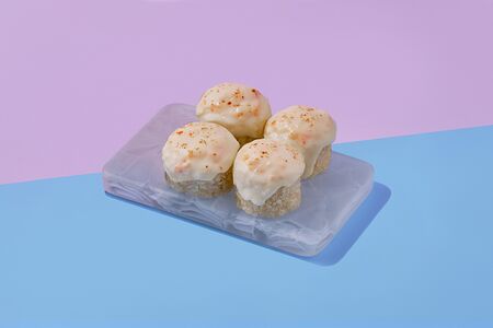 Запеченный ролл с моцареллой и креветкой 1/2