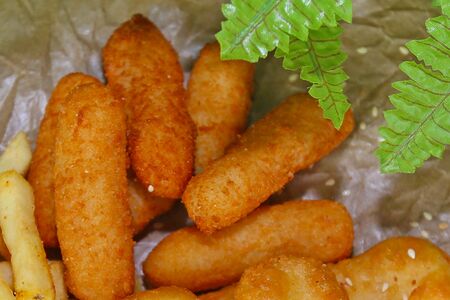 Жареные сырные палочки с соусом тартар