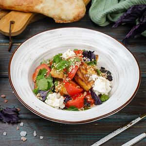 Салат из хрустящих баклажанов с сыром надуги