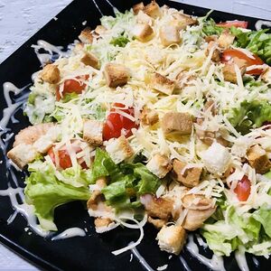 Салат Цезарь с курицей
