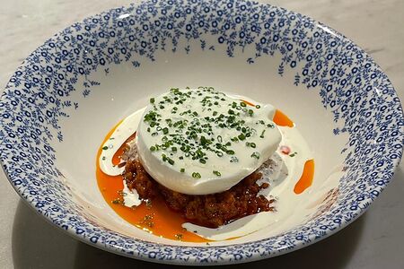 Буррата с песто из вяленых томатов