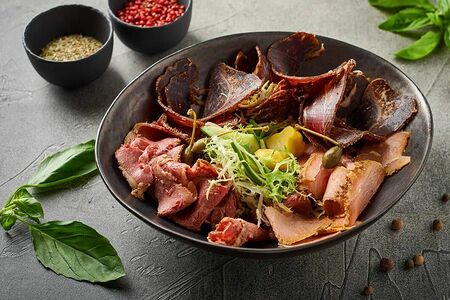 Пастрами, вяленая мраморная говядина и свинина дижон