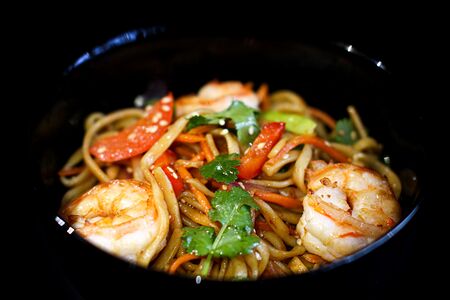 Лапша удон с креветками