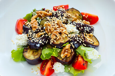 Салат с хрустящими баклажанами