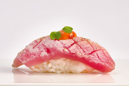 Нигири суши Тунец татаки