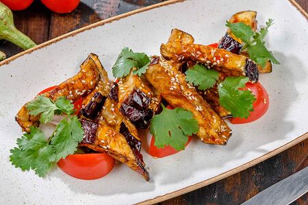 Салат с хрустящими баклажанами