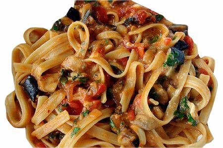 Паста с овощами гриль