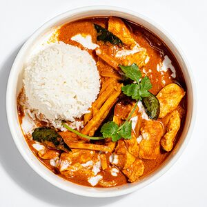 Красный карри с цыплёнком и бамбуком