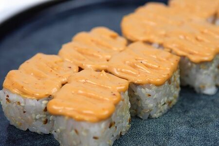 Ролл Спайси с лососем