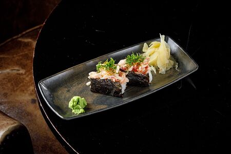 Суши с крабом