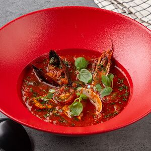 Томатный суп с морепродуктами