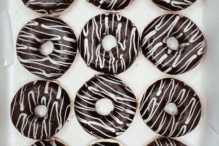 Пончик с шоколадом