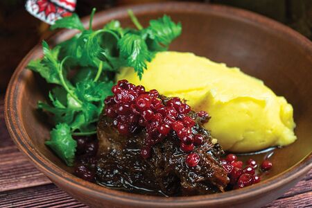 Томленые телячьи щечки