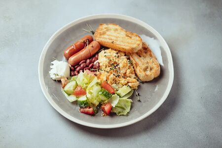 Завтрак с сосиками