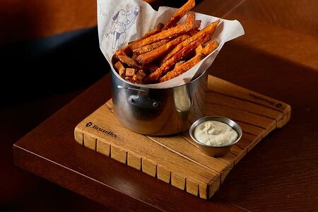 Батат фри с сырным соусом