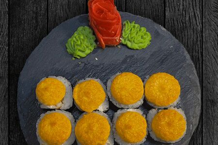 Запечённый ролл с тигровой креветкой