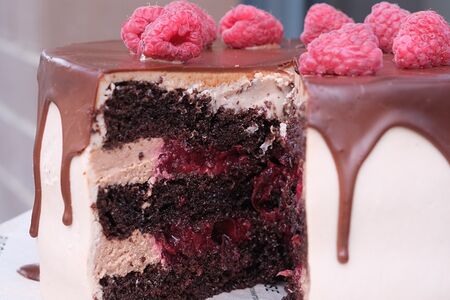 Торт шоколадный с вишней