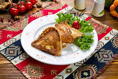 Сулугуни, жаренный с чесночным соусом