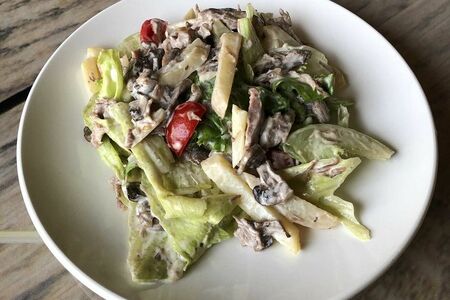 Салат из телятины с медово-горчичной заправкой