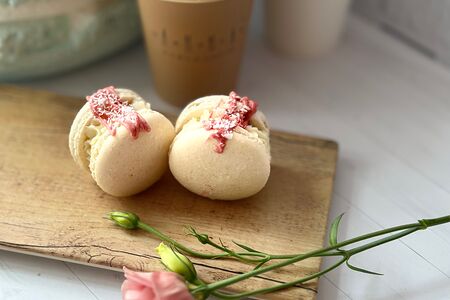 Макарон Кокос-клубника