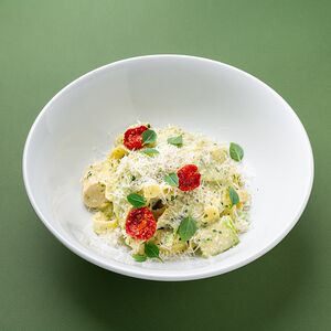 Феттуччине с курицей и сливочным песто