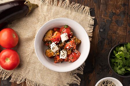 Салат с хрустящими баклажанами