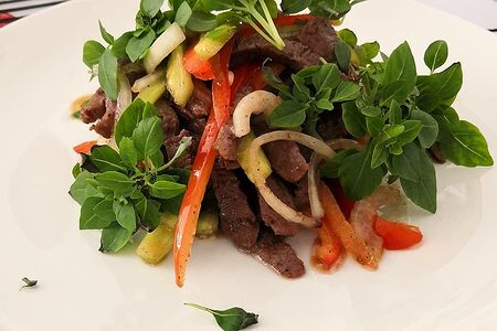 Салат с телятиной