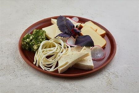 Ассорти кавказских сыров