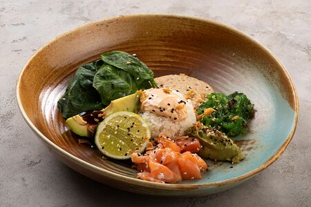 Поке-боул лосось, соус Терияки