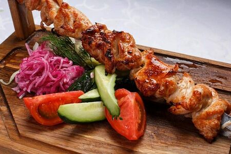 Шашлык из курицы в медово-горчичном маринаде