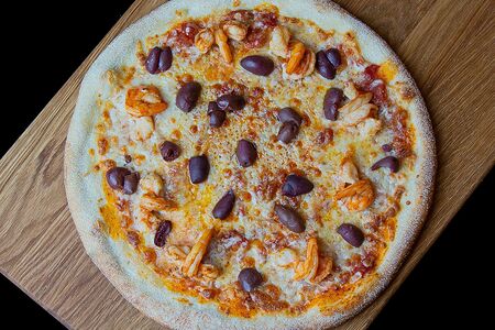 Тигровые креветки и оливки каламата