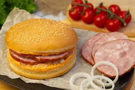 Бутерброд Большой с копченым мясом