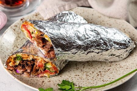 Дёнер в лаваше с бараниной