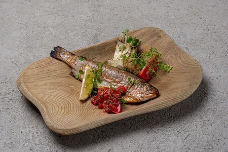 Горная форель на огне