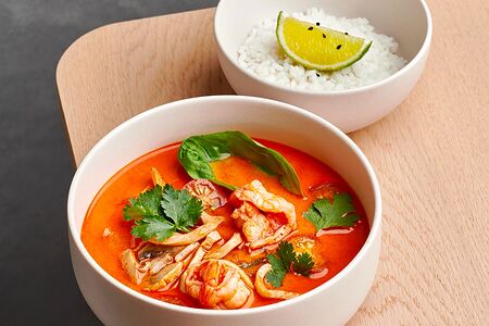 Том ям с морепродуктами