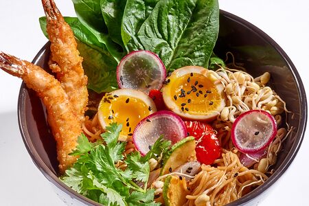 Лапша сомен в устричном соусе с хрустящими креветками