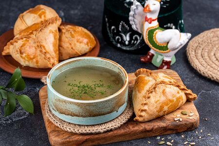 Бульон и эчпочмак с гусем